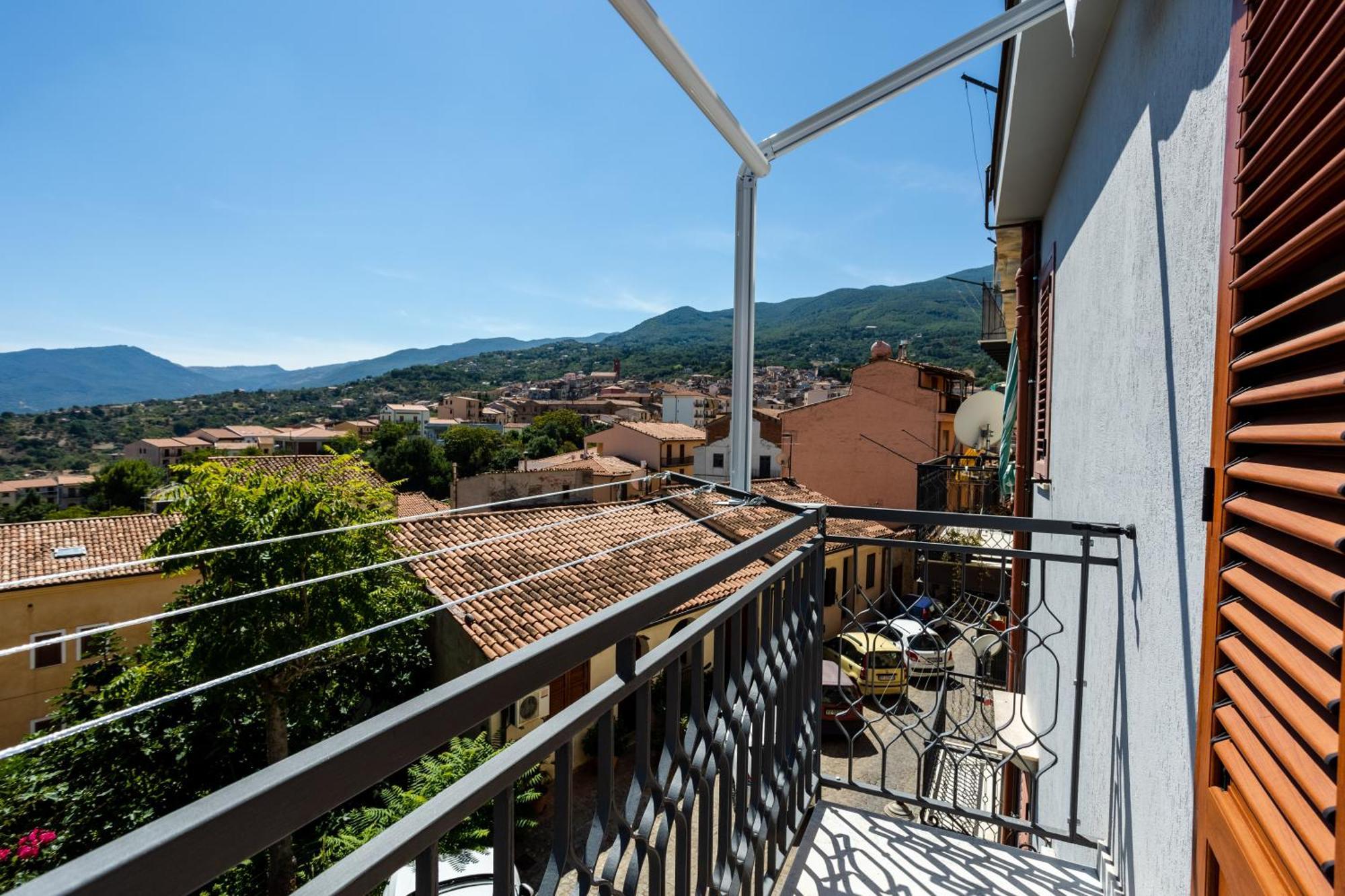 Porta San Paolo House Aparthotel Castelbuono  Exterior foto